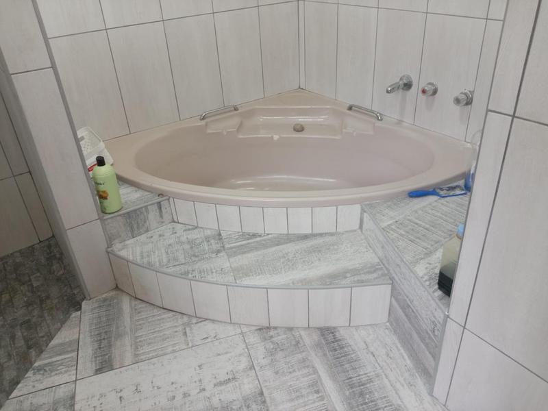 To Let 5 Bedroom Property for Rent in Margate KwaZulu-Natal