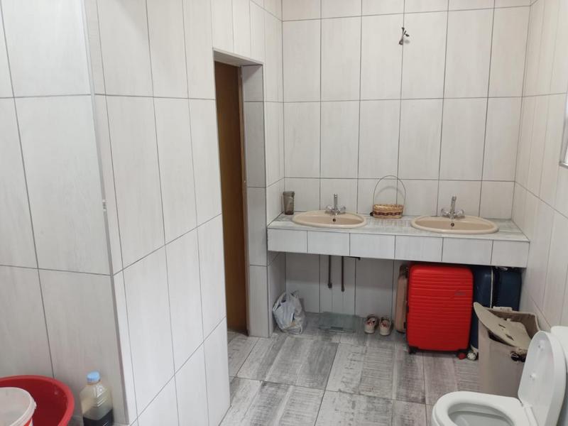 To Let 5 Bedroom Property for Rent in Margate KwaZulu-Natal