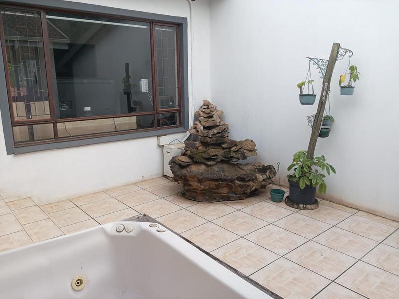 To Let 5 Bedroom Property for Rent in Margate KwaZulu-Natal