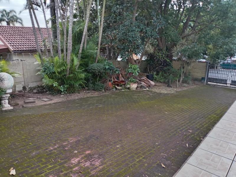 To Let 5 Bedroom Property for Rent in Margate KwaZulu-Natal