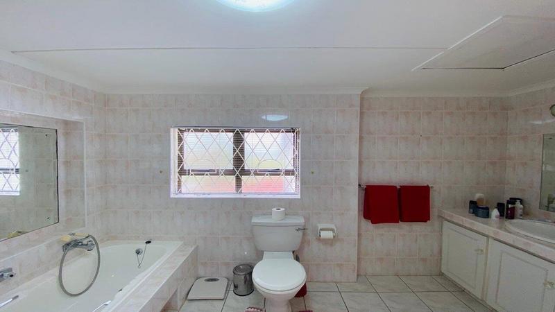 6 Bedroom Property for Sale in Ramsgate KwaZulu-Natal
