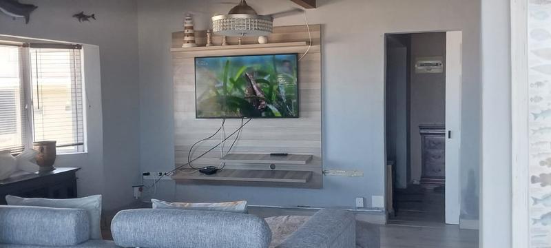 8 Bedroom Property for Sale in Hibberdene KwaZulu-Natal