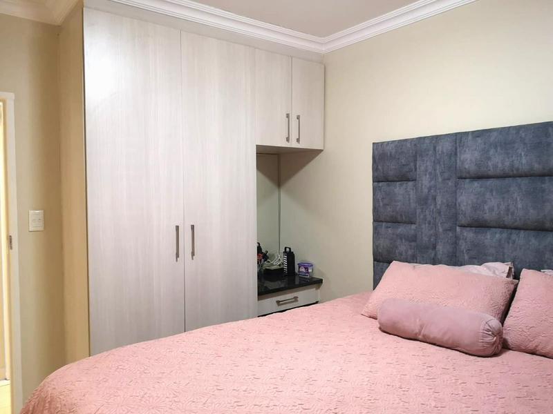 2 Bedroom Property for Sale in Uvongo KwaZulu-Natal