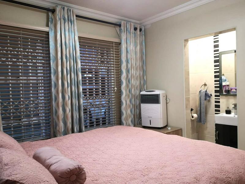 2 Bedroom Property for Sale in Uvongo KwaZulu-Natal