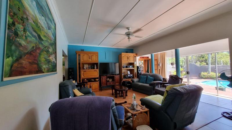 5 Bedroom Property for Sale in Uvongo KwaZulu-Natal