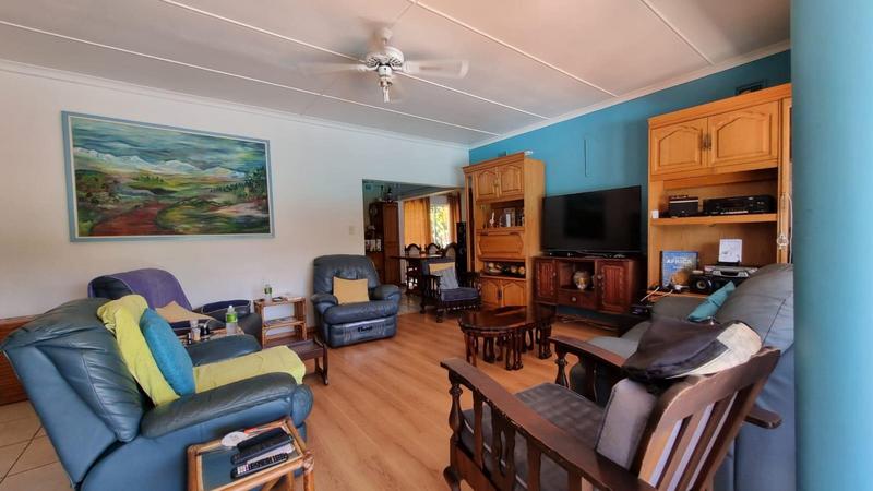 5 Bedroom Property for Sale in Uvongo KwaZulu-Natal