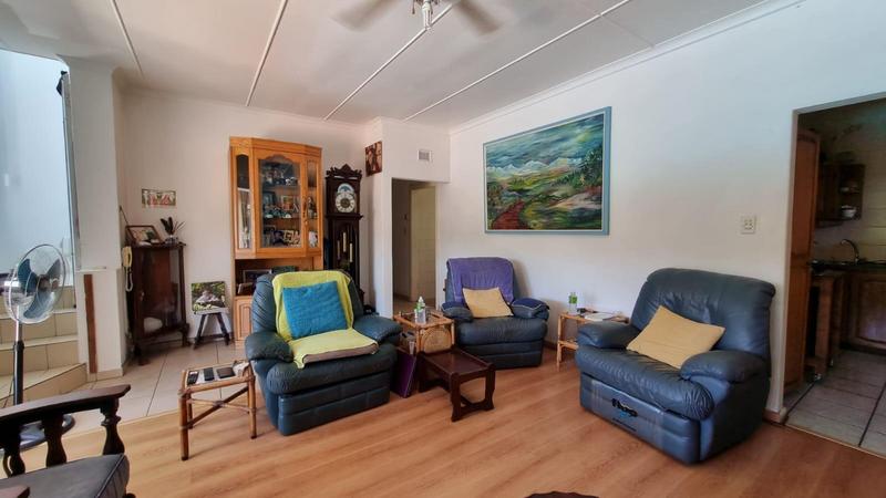 5 Bedroom Property for Sale in Uvongo KwaZulu-Natal