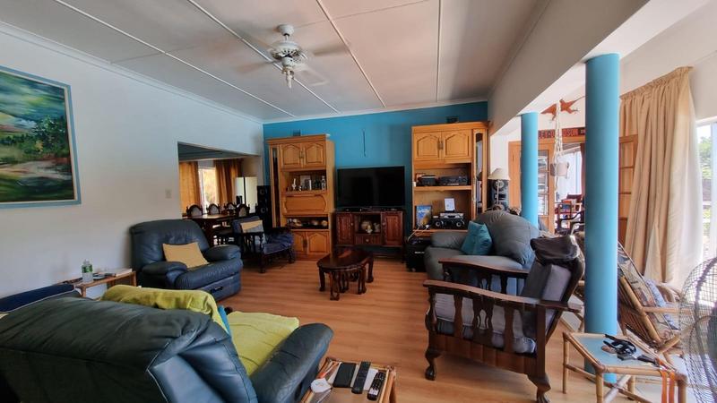 5 Bedroom Property for Sale in Uvongo KwaZulu-Natal