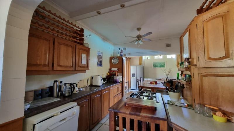 5 Bedroom Property for Sale in Uvongo KwaZulu-Natal