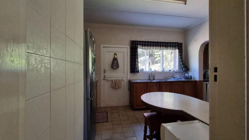 5 Bedroom Property for Sale in Uvongo KwaZulu-Natal
