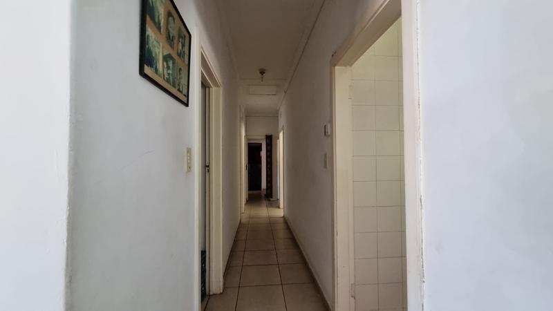 5 Bedroom Property for Sale in Uvongo KwaZulu-Natal