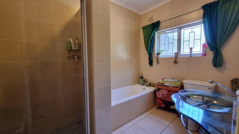 5 Bedroom Property for Sale in Uvongo KwaZulu-Natal