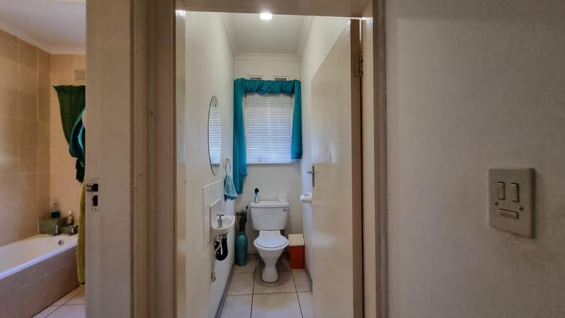 5 Bedroom Property for Sale in Uvongo KwaZulu-Natal