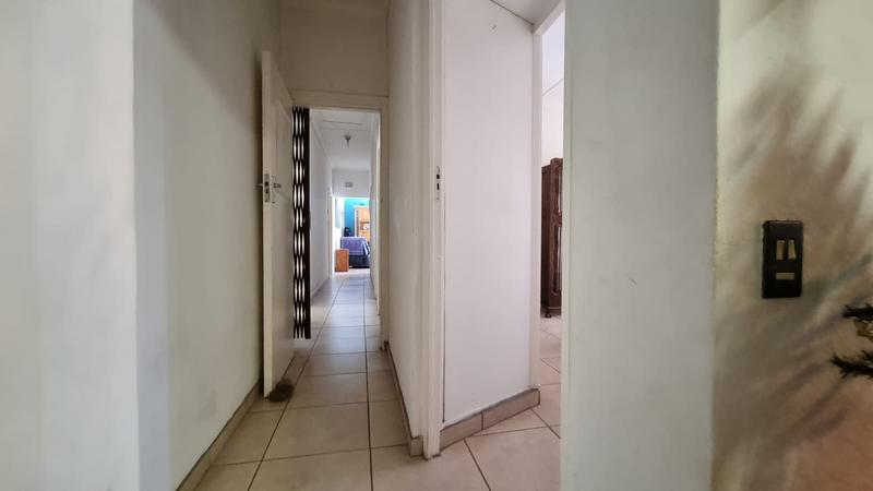 5 Bedroom Property for Sale in Uvongo KwaZulu-Natal