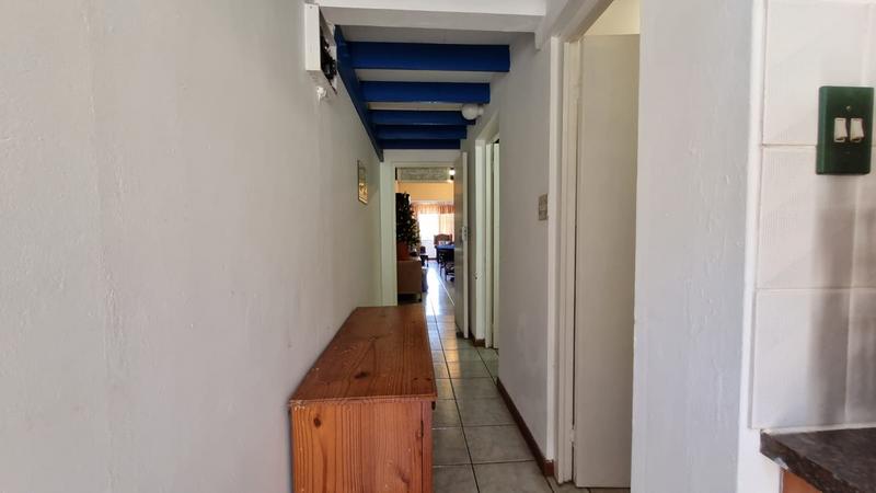 5 Bedroom Property for Sale in Uvongo KwaZulu-Natal