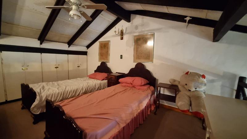 5 Bedroom Property for Sale in Uvongo KwaZulu-Natal