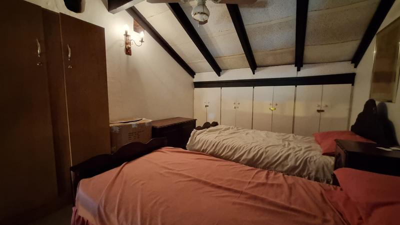 5 Bedroom Property for Sale in Uvongo KwaZulu-Natal