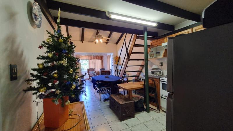 5 Bedroom Property for Sale in Uvongo KwaZulu-Natal