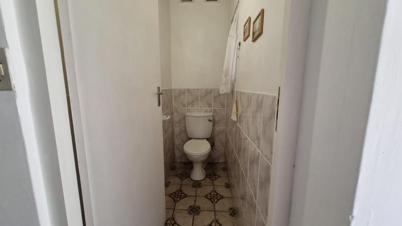5 Bedroom Property for Sale in Uvongo KwaZulu-Natal