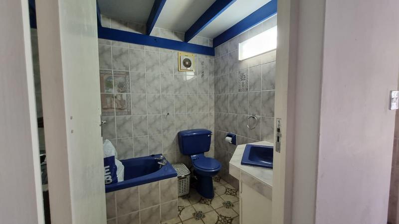 5 Bedroom Property for Sale in Uvongo KwaZulu-Natal