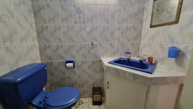 5 Bedroom Property for Sale in Uvongo KwaZulu-Natal