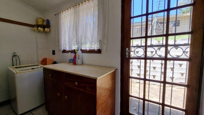 5 Bedroom Property for Sale in Uvongo KwaZulu-Natal