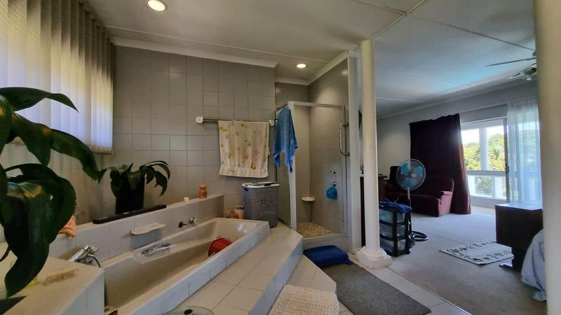 5 Bedroom Property for Sale in Uvongo KwaZulu-Natal