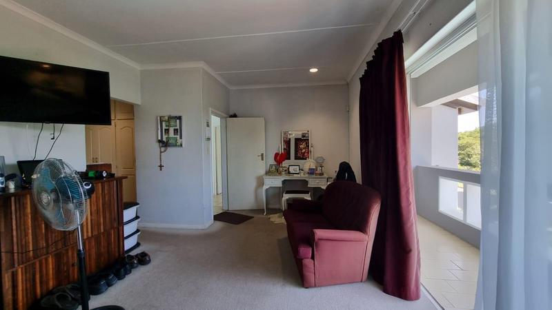 5 Bedroom Property for Sale in Uvongo KwaZulu-Natal