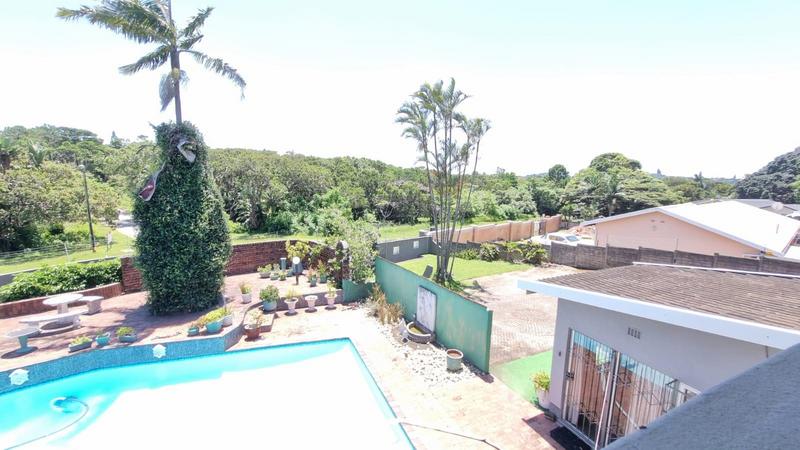 5 Bedroom Property for Sale in Uvongo KwaZulu-Natal
