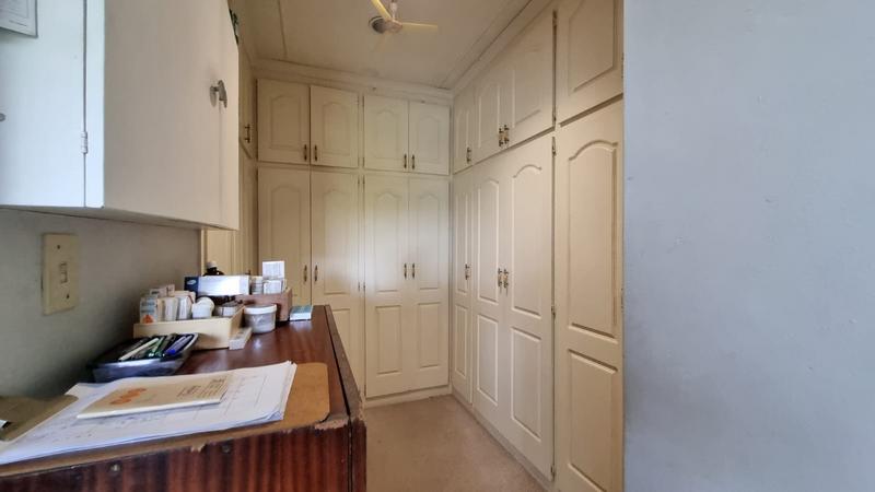 5 Bedroom Property for Sale in Uvongo KwaZulu-Natal