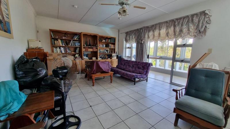 5 Bedroom Property for Sale in Uvongo KwaZulu-Natal