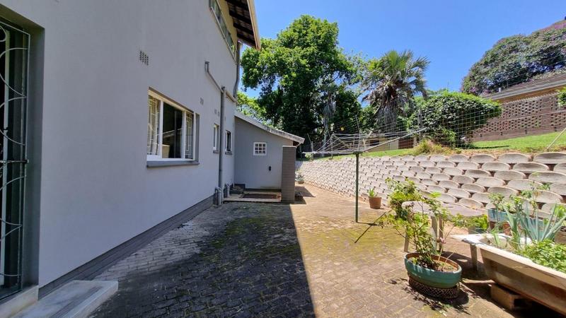 5 Bedroom Property for Sale in Uvongo KwaZulu-Natal