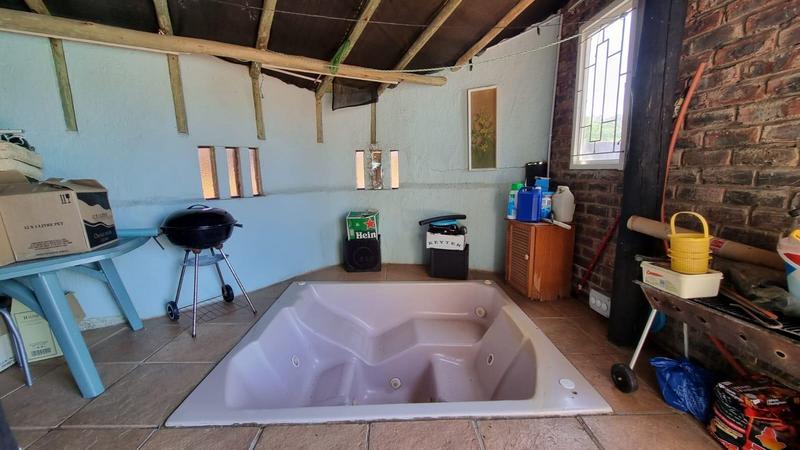 5 Bedroom Property for Sale in Uvongo KwaZulu-Natal
