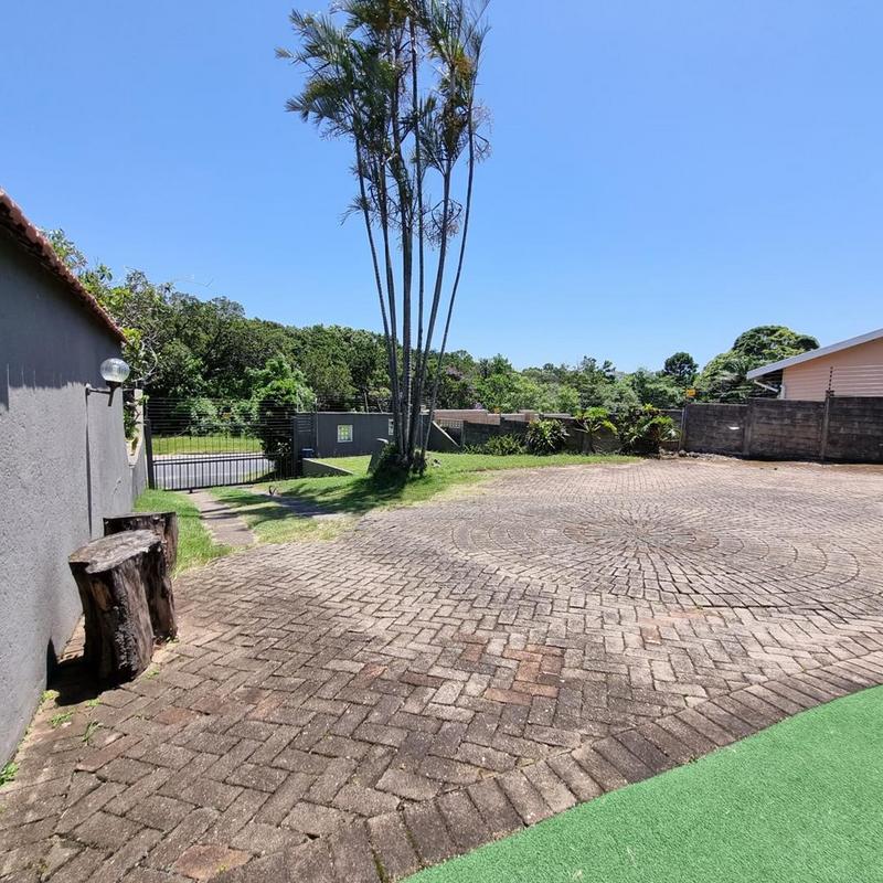5 Bedroom Property for Sale in Uvongo KwaZulu-Natal