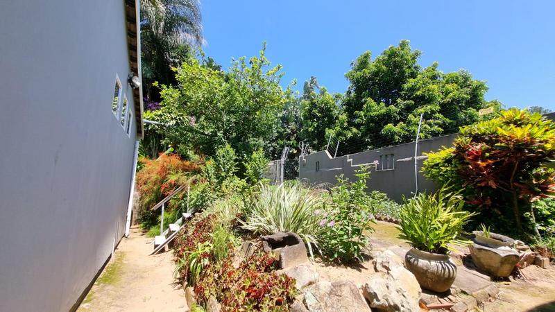 5 Bedroom Property for Sale in Uvongo KwaZulu-Natal