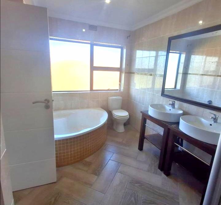 To Let 4 Bedroom Property for Rent in Birdswood KwaZulu-Natal