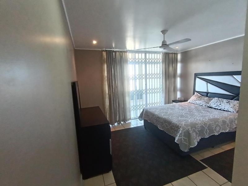 To Let 3 Bedroom Property for Rent in Margate Beach KwaZulu-Natal