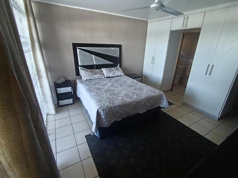 To Let 3 Bedroom Property for Rent in Margate Beach KwaZulu-Natal