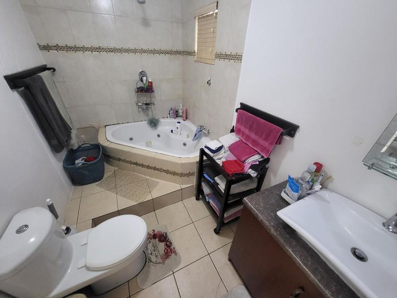 4 Bedroom Property for Sale in Parkgate KwaZulu-Natal