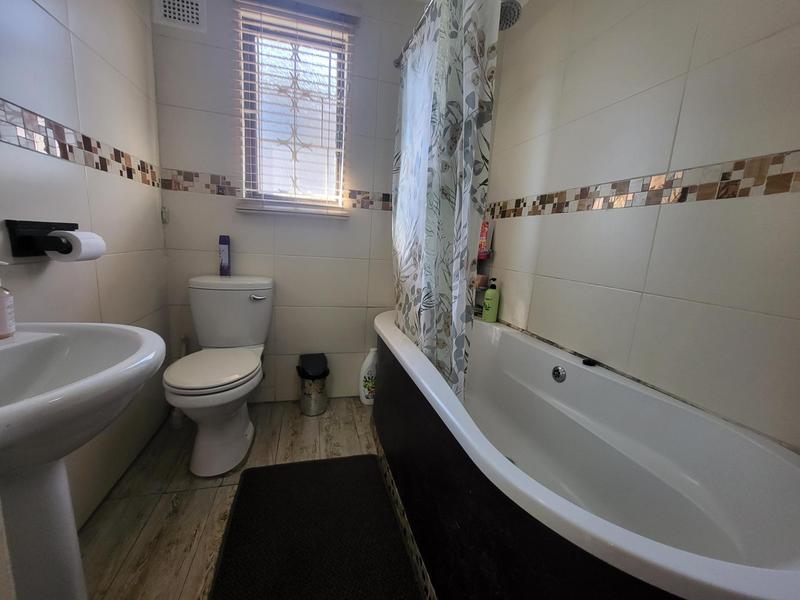 4 Bedroom Property for Sale in Parkgate KwaZulu-Natal
