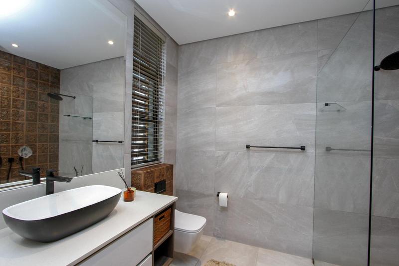 5 Bedroom Property for Sale in Umhlanga Ridge KwaZulu-Natal