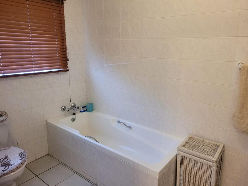 To Let 3 Bedroom Property for Rent in Uvongo Beach KwaZulu-Natal