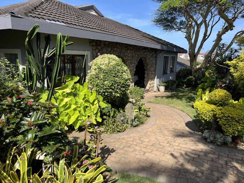 6 Bedroom Property for Sale in Manaba Beach KwaZulu-Natal