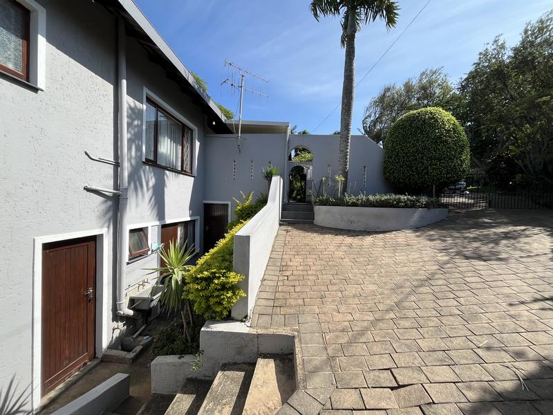 6 Bedroom Property for Sale in Manaba Beach KwaZulu-Natal