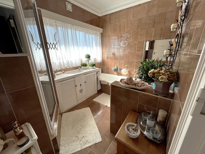 6 Bedroom Property for Sale in Manaba Beach KwaZulu-Natal