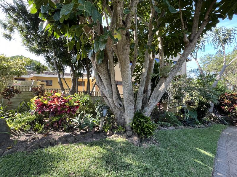 6 Bedroom Property for Sale in Manaba Beach KwaZulu-Natal