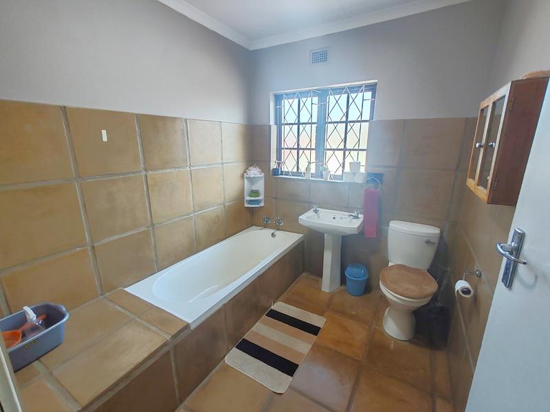 3 Bedroom Property for Sale in Uvongo KwaZulu-Natal