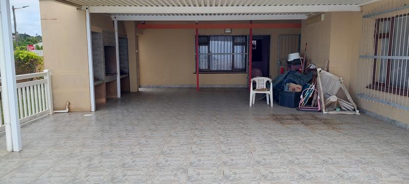 5 Bedroom Property for Sale in Uvongo KwaZulu-Natal