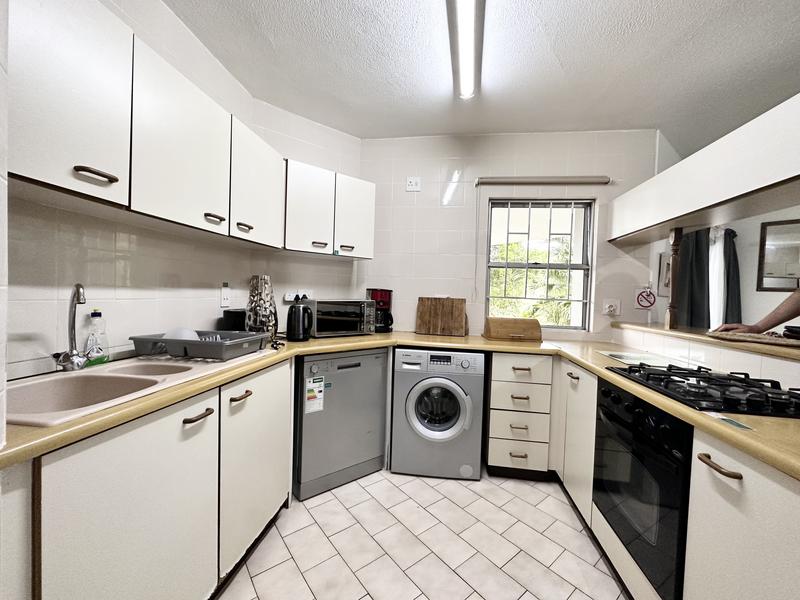 5 Bedroom Property for Sale in Uvongo KwaZulu-Natal