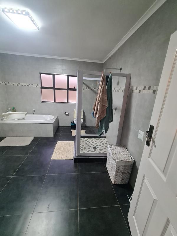 5 Bedroom Property for Sale in Inanda KwaZulu-Natal